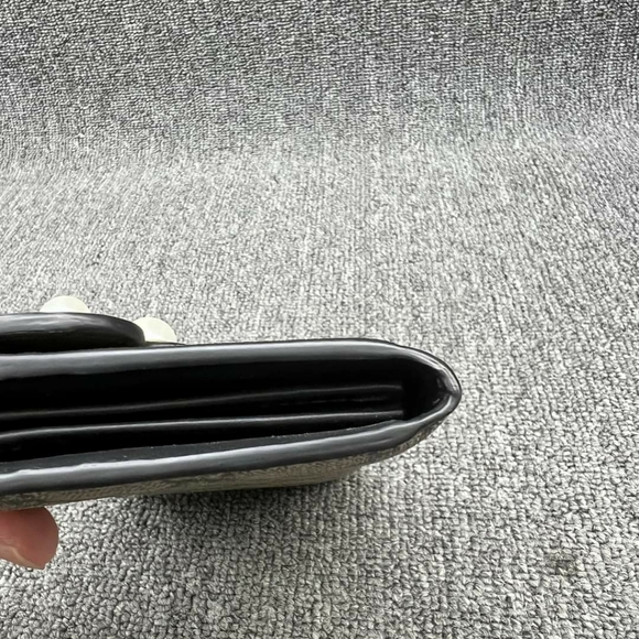 100% Authentic Gucci Leather Wallet 249-101524 - Picture 9 of 12